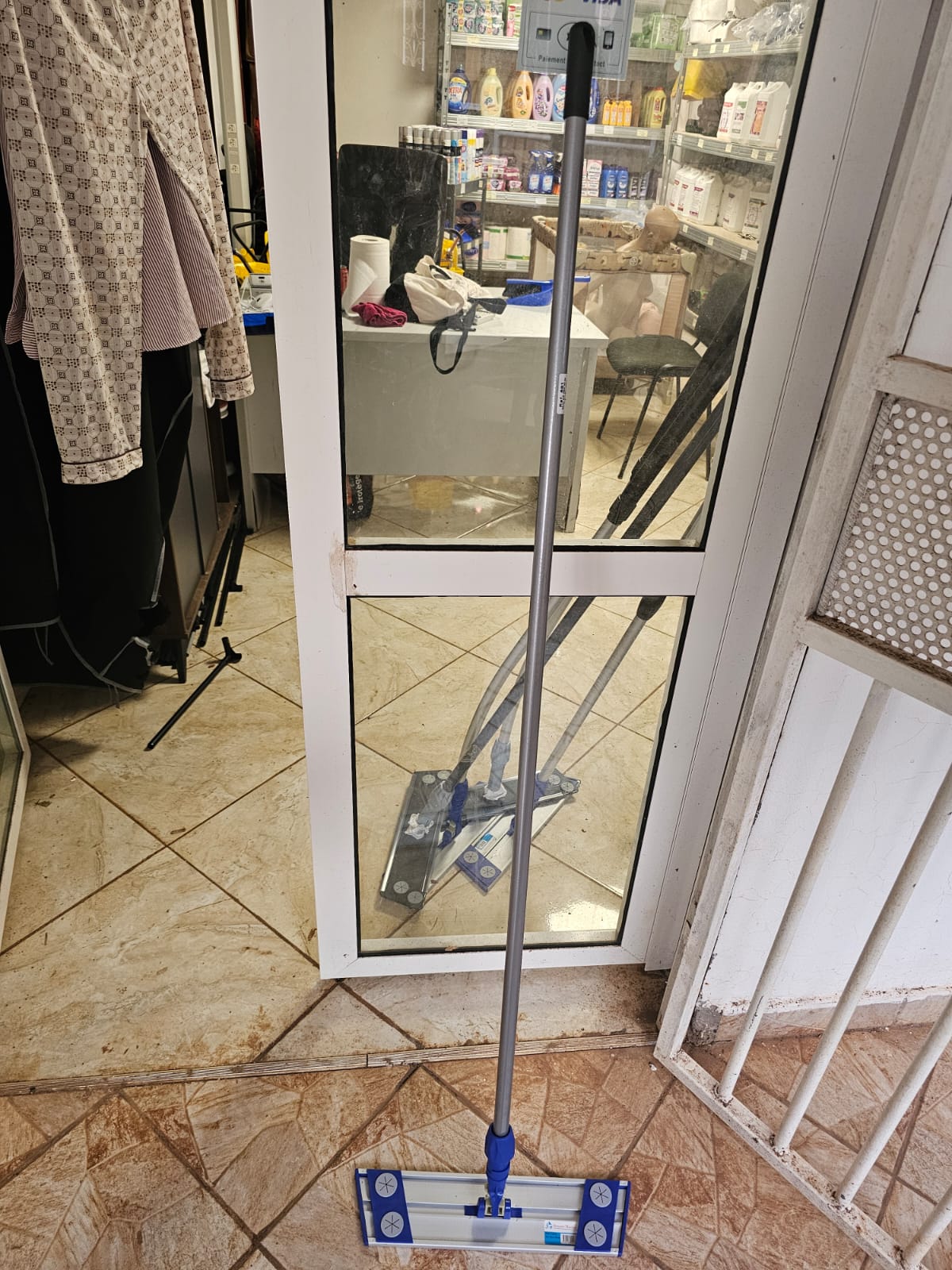 Balai Ultra Robuste en Aluminium – Résistant et Efficace 💪✨